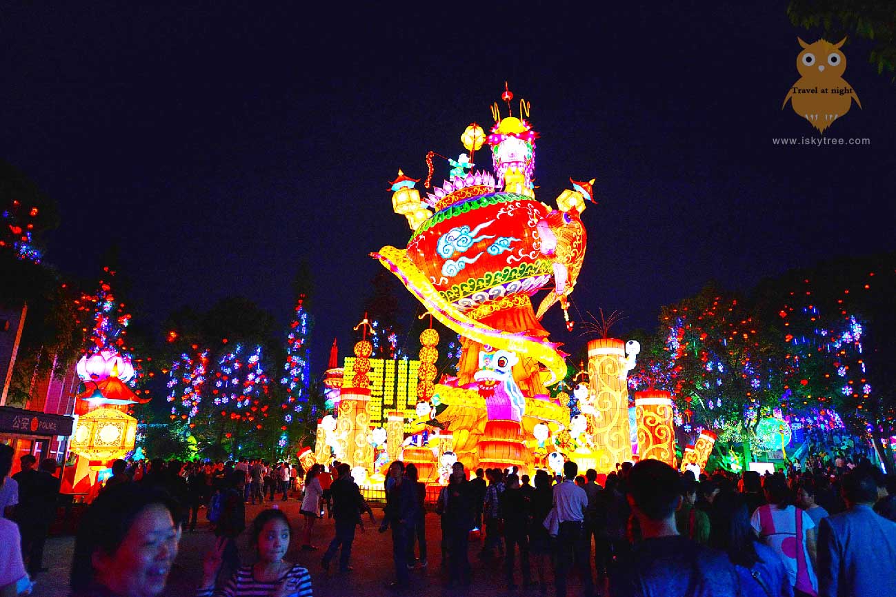 夜游自贡传统灯笼彩灯设计制作现场